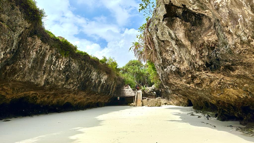 Instagram Caves Tour (Kuza Cave & Maalum Cave)